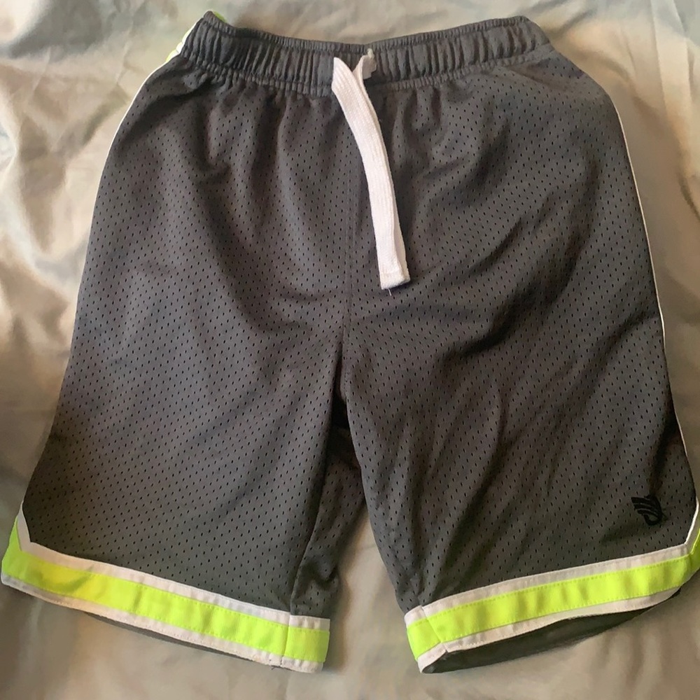 Oshkosh boys basket ball shorts